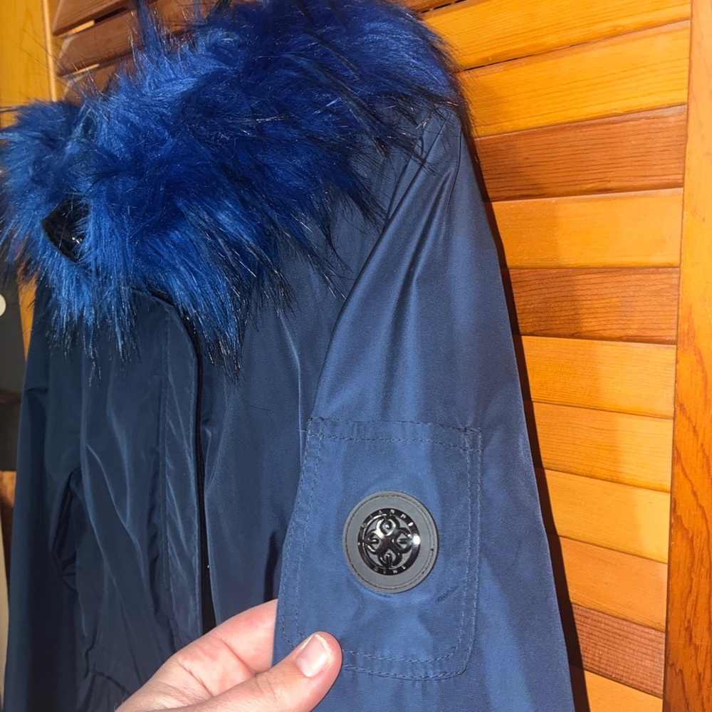 Gianni Bini navy blue parka with faux fur trim - womens size medium - Picture 4 of 6